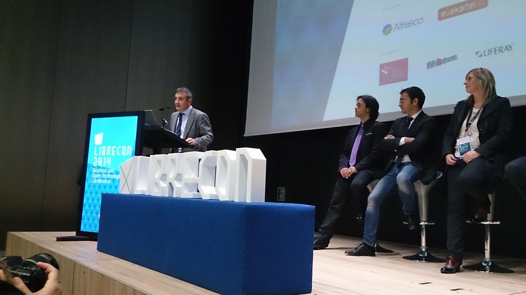 asolif_empresas's tweet image. .@eastigarraga de @esletweets cierra el acto inaugural de #Librecon2014
