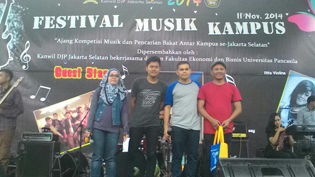 Selamat kepada <a href="/eggiG/">Eggi Gunawan</a> yang berhasil mendapatkan powerbank di Lomba #Selfie #TAXinHarmony ^^