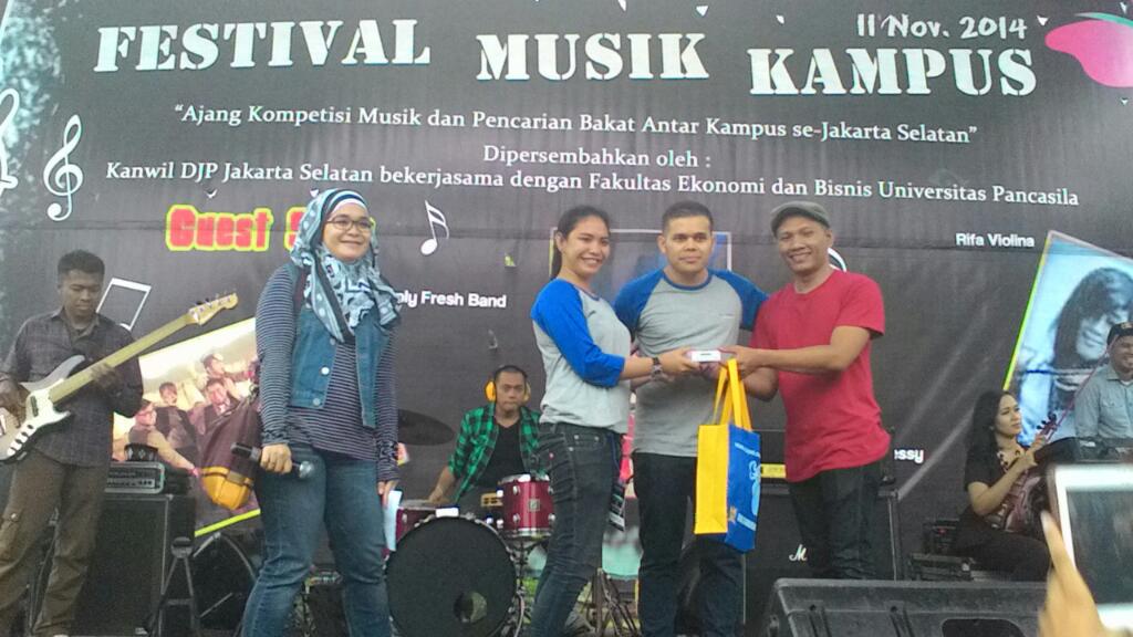 Selamat kepada <a href="/cintiaarrr/">Cintia.</a> yang berhasil mendapatkan powerbank di Lomba #Selfie #TAXinHarmony ^^