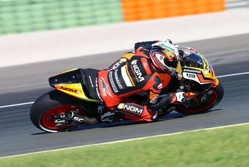 Notre Ambassadeur  Bazooka <a href="/lorisbaz/">Loris baz</a>  teste son nouveau missile...