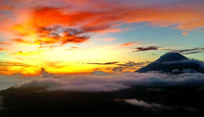 RT <a href="/VIVA_log/">VIVAlog</a>: Mengunjungi Desa Wisata Sembungan Dieng dlvr.it/7ThDJV