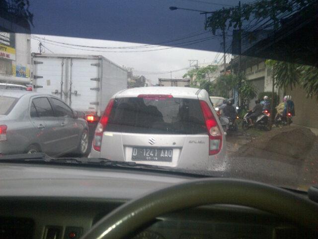 ronaaalll's tweet photo. Ini kenapa ya kebonjati parah bgt ga gerak2 :( http://t.co/fpMlZEZR9b