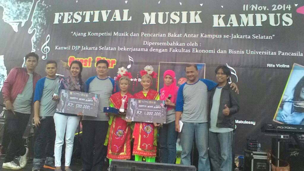 Selamat kepada teman-teman dari UNAS yg menjadi Juara 1 dalam Ajang Pencarian Bakat #TAXCUP #TAXinHarmony ^^