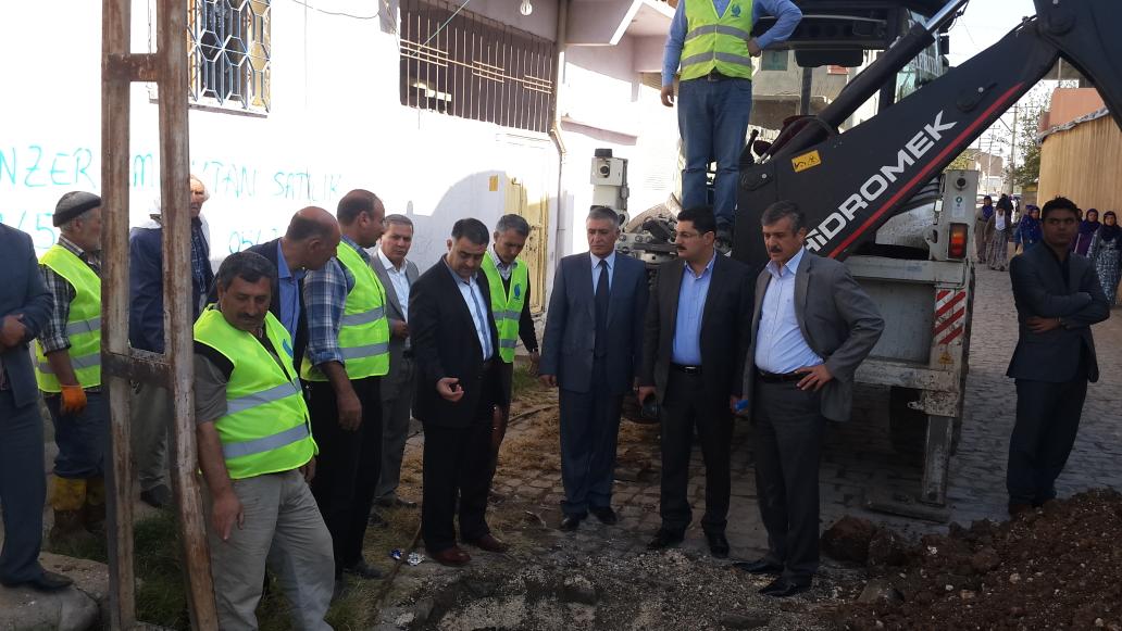 mkzlma's tweet photo. Viranşehir ilçemizde sahada  @Feritdagdeviren @hamdius63  su arıza çalışmasına katıldık http://t.co/IChMyhlp1b