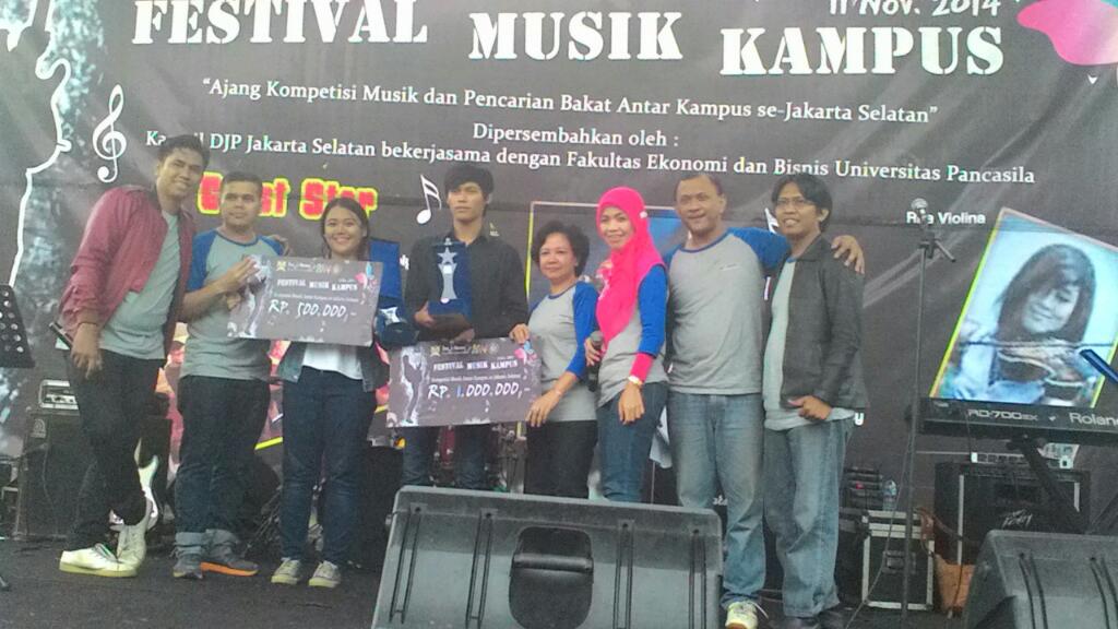 Selamat kepada Penjahat Kecil dari UP yang menjadi Juara 1 dalam Ajang Kompetisi Musik #TAXCUP #TAXinHarmony ^^