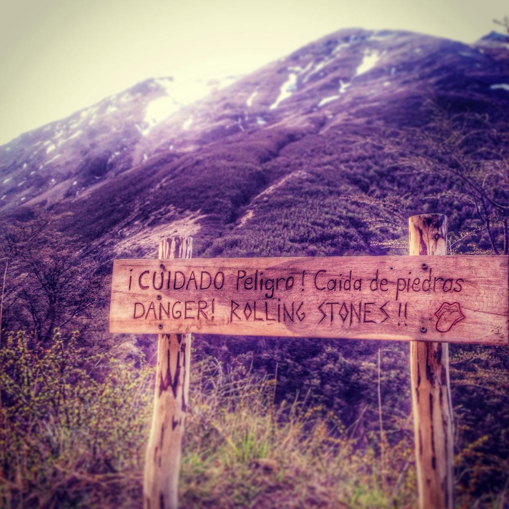 En la montaña también hay hueco para el Rock&Roll!! 
#cartelesoriginales #paine #chile