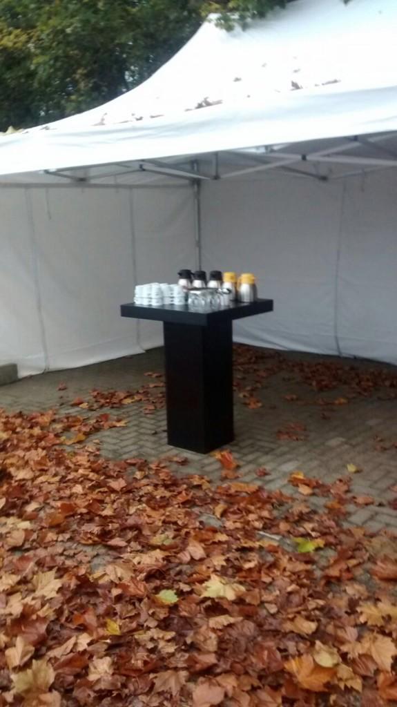 CornelVV's tweet photo. @CornelVV: Nu ook Koffie &amp; thee in de tent aan de Olmenlaan #afasopen http://t.co/rQrHbUVxJ9