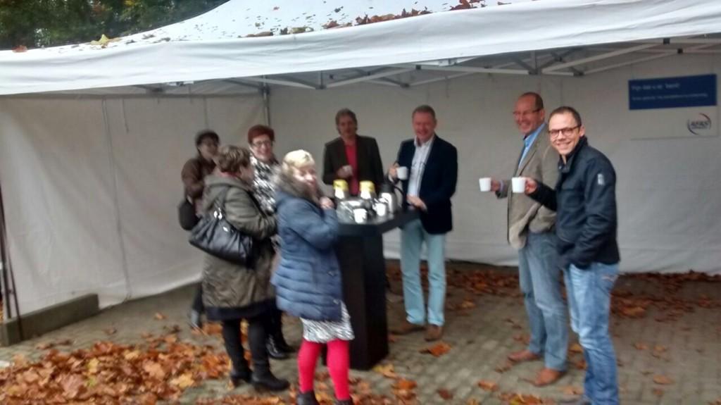 CornelVV's tweet photo. @CornelVV: Nu ook Koffie &amp; thee in de tent aan de Olmenlaan #afasopen http://t.co/rQrHbUVxJ9