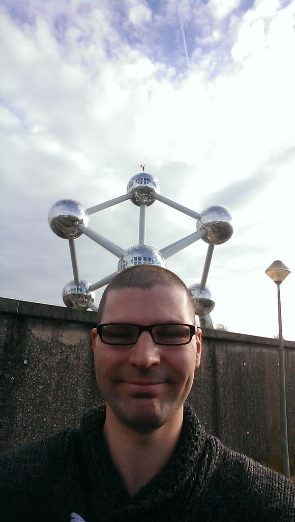 Een Atomelfie