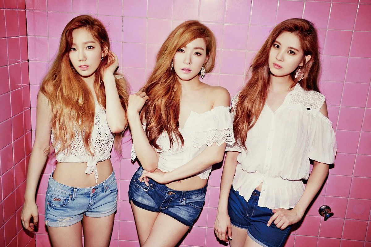 Nursari_Utami24's tweet photo. Girls Generation :* http://t.co/fBHnJcWSRM