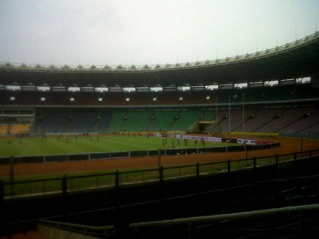 adhityawiedi's tweet photo. @suarasupporter hadir min! Sepi beud GBK ky kuburan :s http://t.co/tpHN5dIVWw