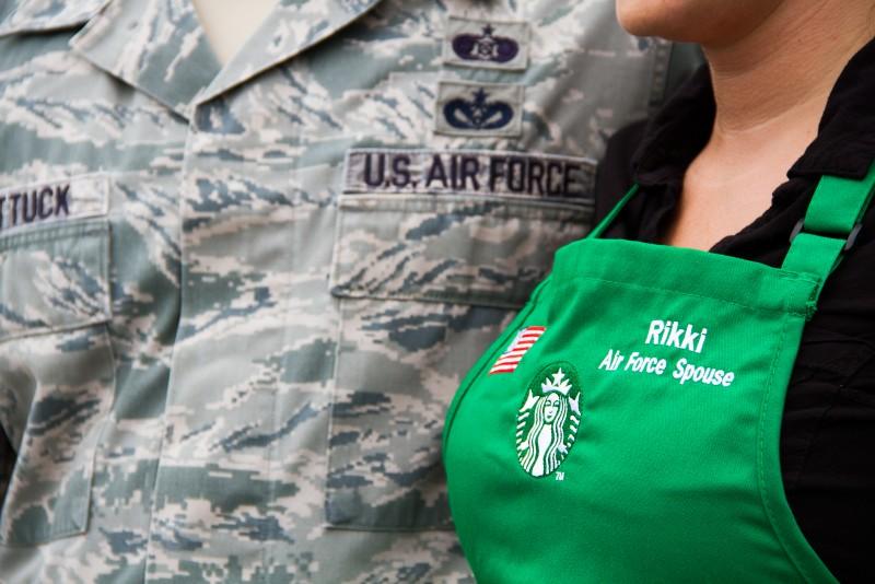 StarbucksNews's tweet photo. Six Ways to Make Every Day Veterans Day http://t.co/8EdfB6nGQ8 #VeteransDay http://t.co/Skfw6oC9dv