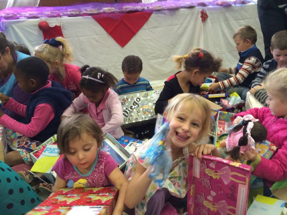SantaShoebox's tweet photo. We'll love these moments forever! What fun! #SSB2014 http://t.co/HElzWORm44