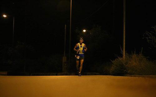 runnersworld's tweet photo. 6 of @DeanKarnazes' favorite gear items to keep you safe on the roads: http://t.co/1457rqCP54 #RWSafetyWeek http://t.co/JV27jhiL2P