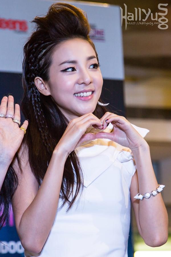 Happy birthday to 2NE1s cutest goddess Sandara Park! (  