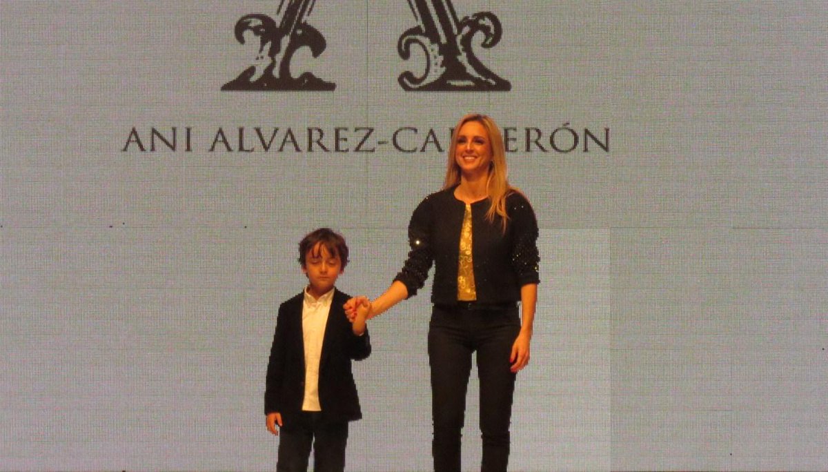 REVISTABOGAPERU's tweet photo. Majestuosa, colorida y elegante así fue la propuesta de Ani Alvarez en Lif Week @LIFWeek #LifWeekPV15 http://t.co/k1VIGBVY8i