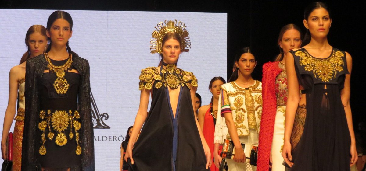 REVISTABOGAPERU's tweet photo. Majestuosa, colorida y elegante así fue la propuesta de Ani Alvarez en Lif Week @LIFWeek #LifWeekPV15 http://t.co/k1VIGBVY8i