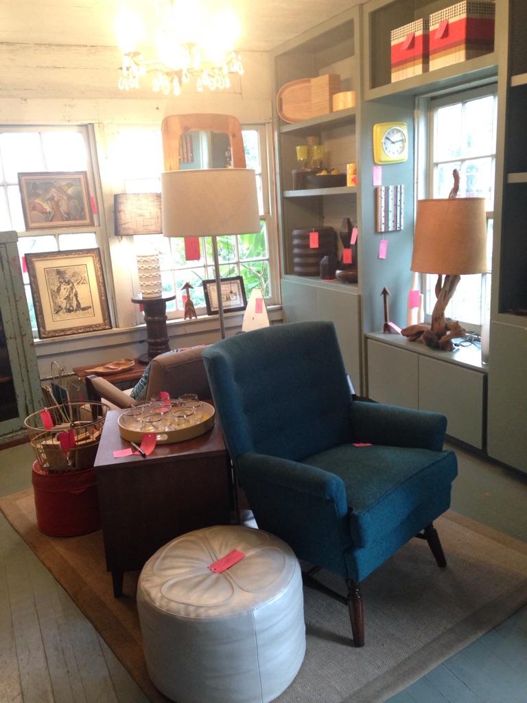 zghais's tweet photo. Here are a few shots of my store.
#midcenturyfurniture #oneofakind #artwork #studiozg #midcentury #furniture http://t.co/hI8EIbQkdF