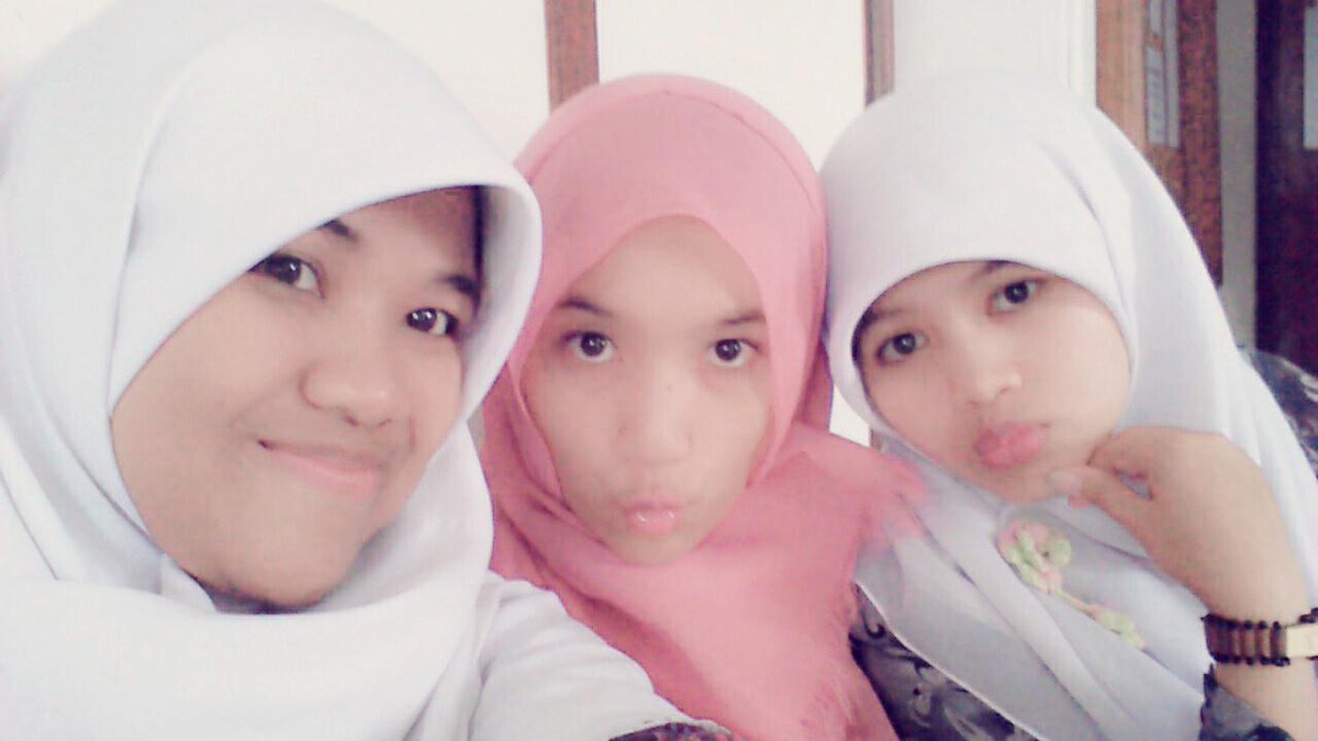 lieslailaaa's tweet photo. Yang paling bisa mengerti hahaha"@sastarika: Just 360 haa RT @lieslailaaa @nendennurahmi http://t.co/uj7iRaunQV"