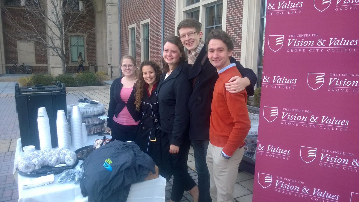 IFFGCC's tweet image. You saw us yesterday w donuts &amp;amp; apple cider, come TONIGHT @ 7:30pm to hear GCC Alum @evanfeinberg #FreedomReaders