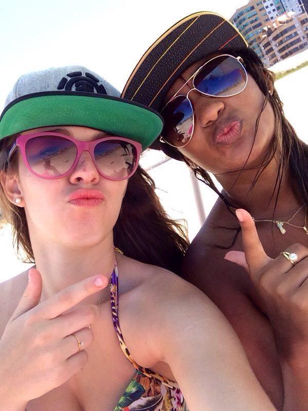 fernandapbertee's tweet photo. Feliz aniversário pra nega que eu mais amo nesse mundãooooo!!!! ❤️❤️❤️ @rafammf http://t.co/7UR98lbOOx