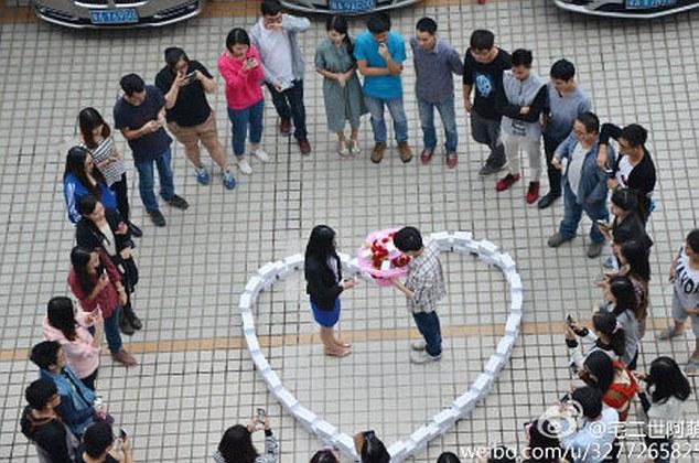 DailyMail's tweet photo. Man proposes to girlfriend with 99 iPhone 6s… but she says no http://t.co/hFtUuSn0Ek http://t.co/bMsjoH97wN