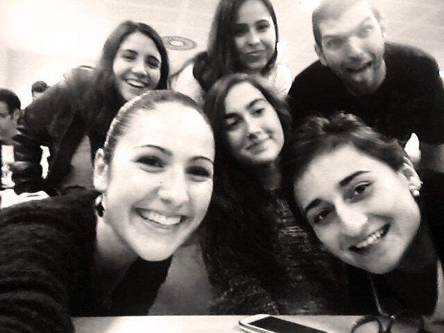 AngieLSR's tweet photo. Risas asegurada!! @brf94  @lolhermana  @dori_1001 @OscarNelo1987  @noefer_val http://t.co/vhlPGqBTMc