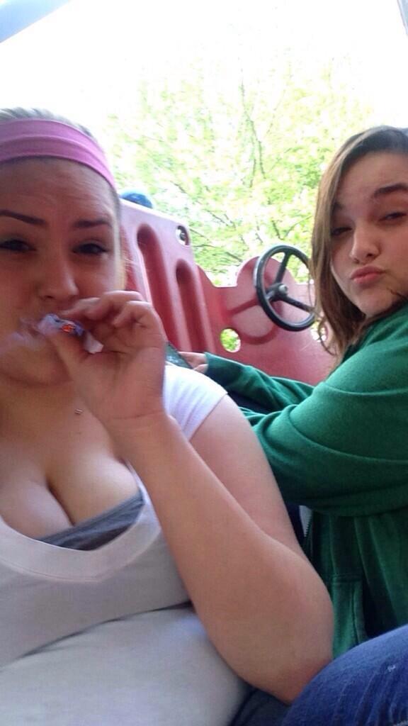 envyalice's tweet photo. say she never smoked, i turned her into a stoner. 🎶👑💋💎 #tb #awfulpic #missyou #lexisblunt @duhitsalexis15 http://t.co/zmbqVgeJ6Y
