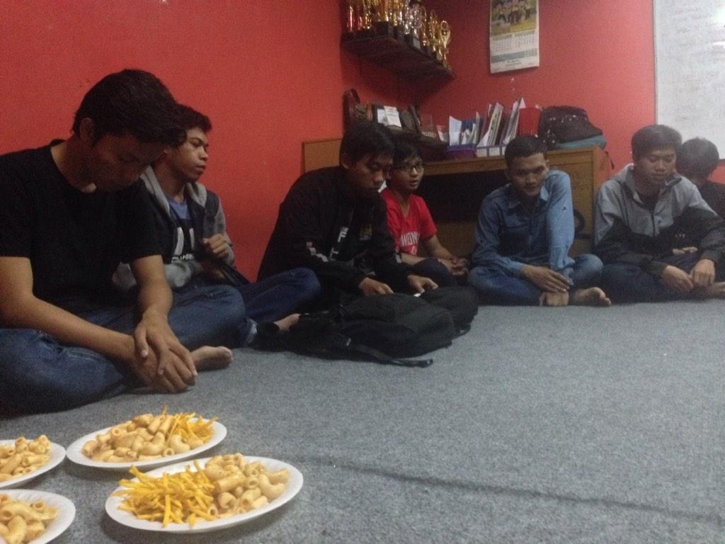 alhamdulillah tahlilan untuk alm. bpk sakti prayitno berjalan lancar, terimakasih untuk partisipasi teman2 semua