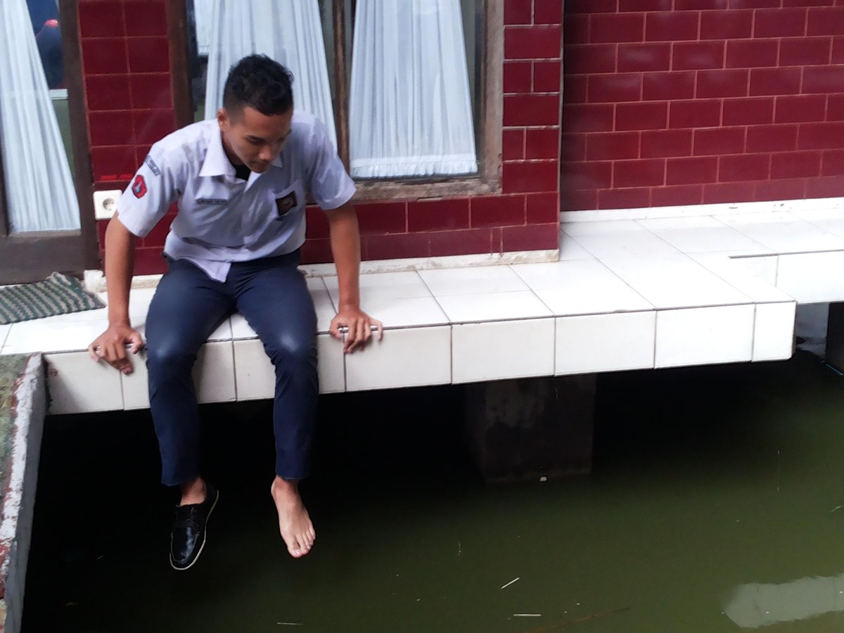 Hbd @JRLukmanHakim wakwaw, kamis cenah guys party =))