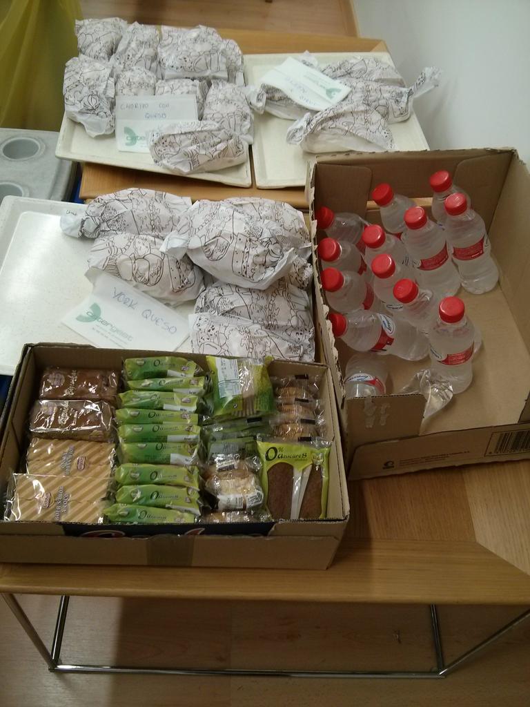 OscarAH91's tweet photo. Donando sangre @unisevilla @Fceye_US @AFCEYE y después festín! http://t.co/igCiW6QgiS
