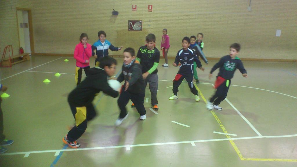 hjulia13's tweet photo. Aprendiendo y difrutando en Pedrizas con @RugbySoria. Gracias por venir http://t.co/1teAYU08PN