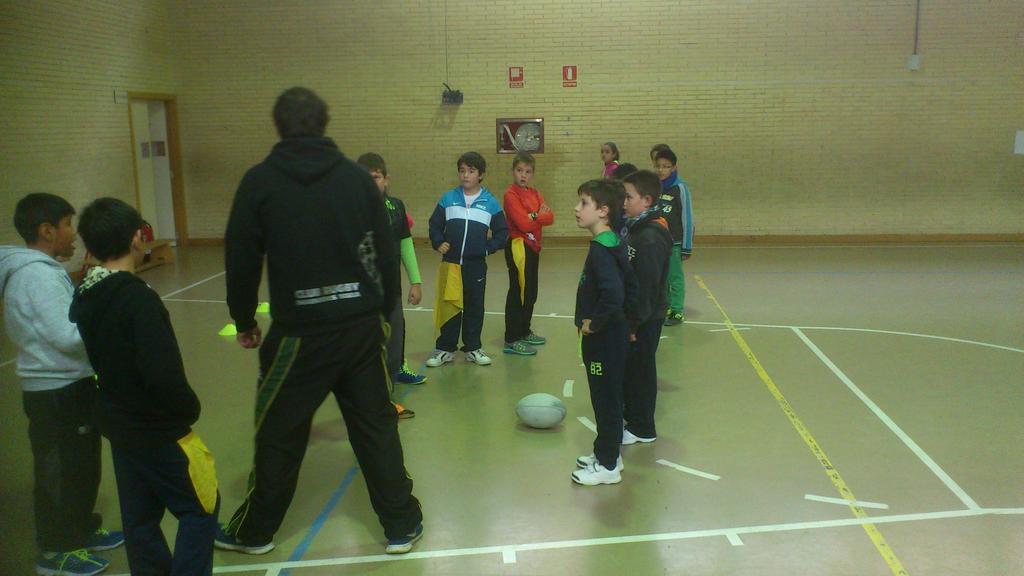 hjulia13's tweet photo. Aprendiendo y difrutando en Pedrizas con @RugbySoria. Gracias por venir http://t.co/1teAYU08PN