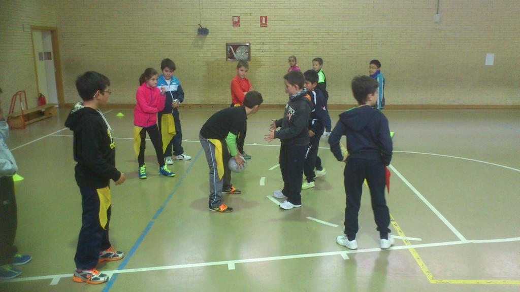 hjulia13's tweet photo. Aprendiendo y difrutando en Pedrizas con @RugbySoria. Gracias por venir http://t.co/1teAYU08PN