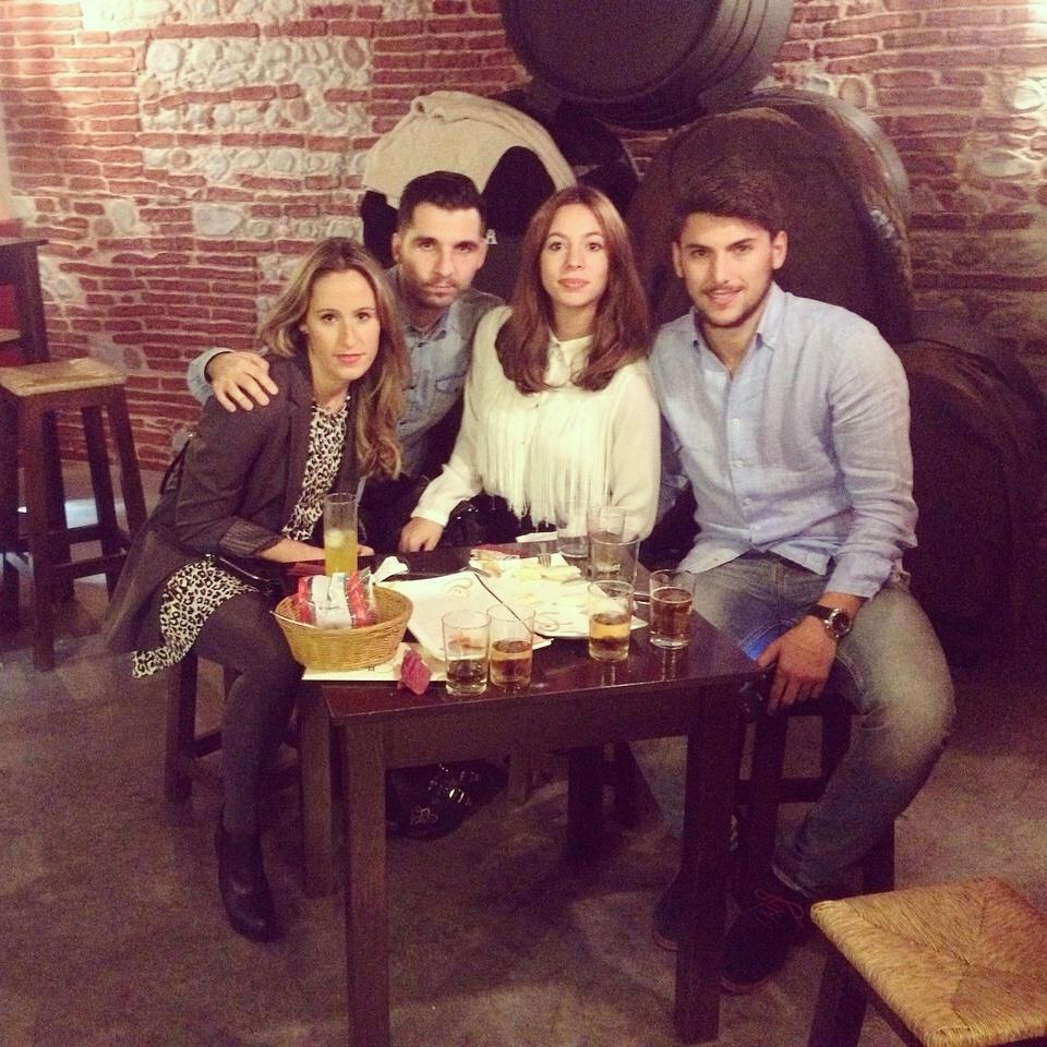 Alvaro19Diaz's tweet photo. Grandes montaditos. Hay que volver. @marta_molmar @martubera @JJBovet http://t.co/1rRBsQh08E