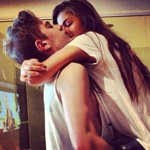Romantics_co's tweet photo. Les câlins >>>>😘 http://t.co/yaIJNWfB0S