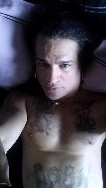 GNRfannocose's tweet photo. Slash che si fa le selfie come le 15enni su facebook http://t.co/4GpR3whltw