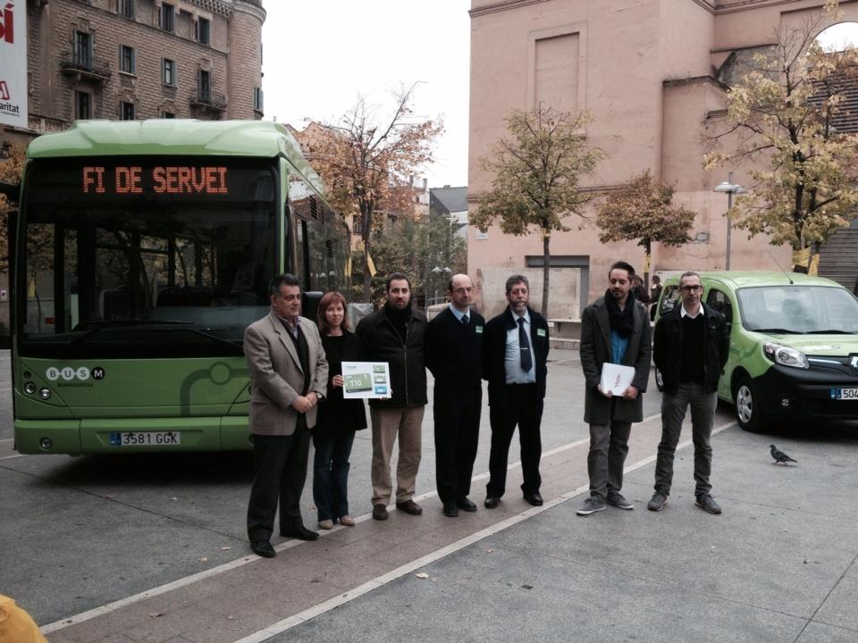 ajmanresa's tweet photo. Presentem la nova imatge de #BusManresa amb el regidor @ramonbacardit @busmanresa i @thinkbcn http://t.co/TZAK9KHnTK