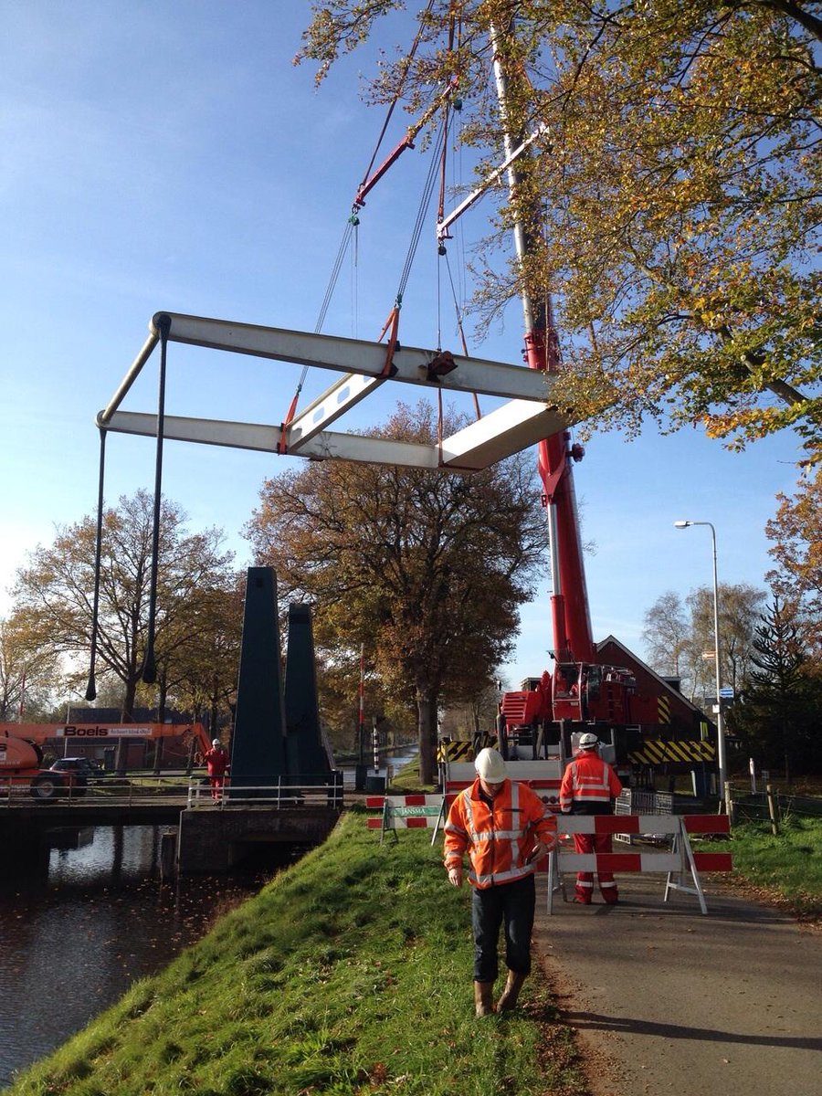 Torens en balans van de Sparjebird brug worden verwijderd. Deze delen worden hergebruikt. Januari start de renovatie.