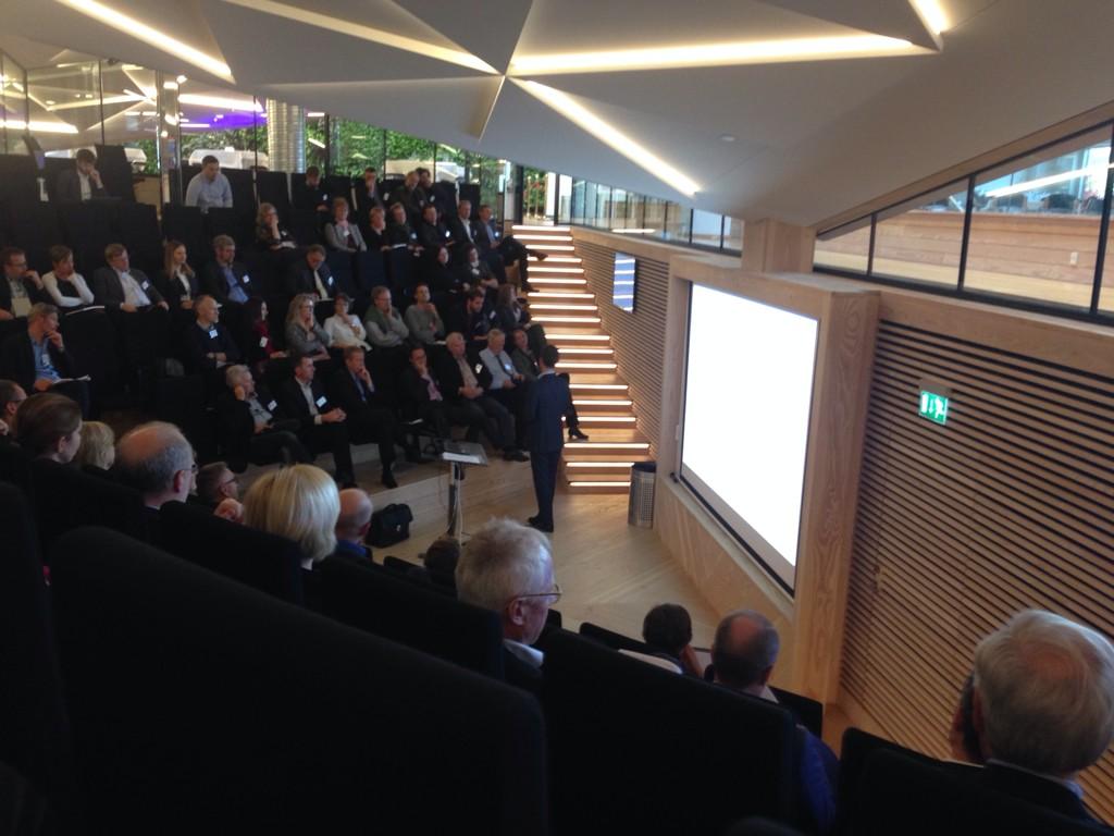 merete_nielsen's tweet photo. Vækstfonden fortæller hvordan de hjælper risikovillige virksomheder #reglab #industriensfond http://t.co/ox2ApDYawA