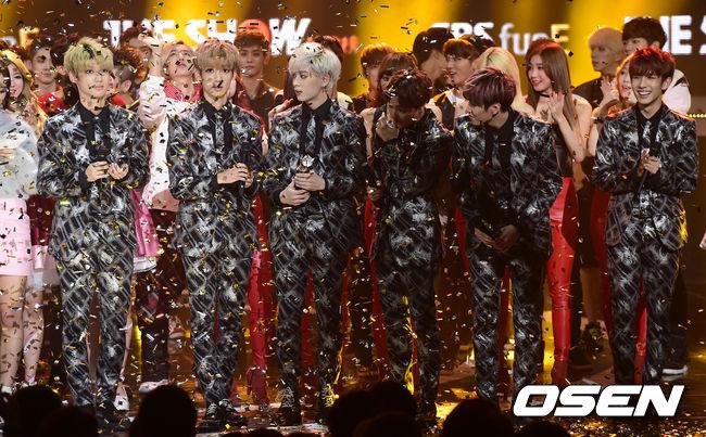 G_GirlFriend's tweet photo. [NEWS PIC] 141111 SBS MTV The Show - BOYFRIEND (3) (cr:티브이데일리&amp; OSEN&amp;뉴스엔) #BOYFRIEND1stWin http://t.co/hkrAC2Weg0