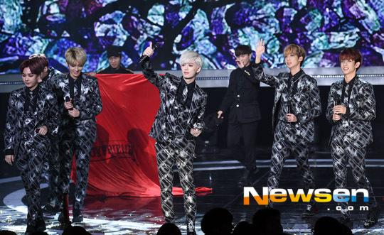G_GirlFriend's tweet photo. [NEWS PIC] 141111 SBS MTV The Show - BOYFRIEND (3) (cr:티브이데일리&amp; OSEN&amp;뉴스엔) #BOYFRIEND1stWin http://t.co/hkrAC2Weg0
