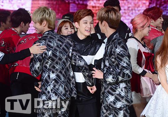 G_GirlFriend's tweet photo. [NEWS PIC] 141111 SBS MTV The Show - BOYFRIEND (3) (cr:티브이데일리&amp; OSEN&amp;뉴스엔) #BOYFRIEND1stWin http://t.co/hkrAC2Weg0