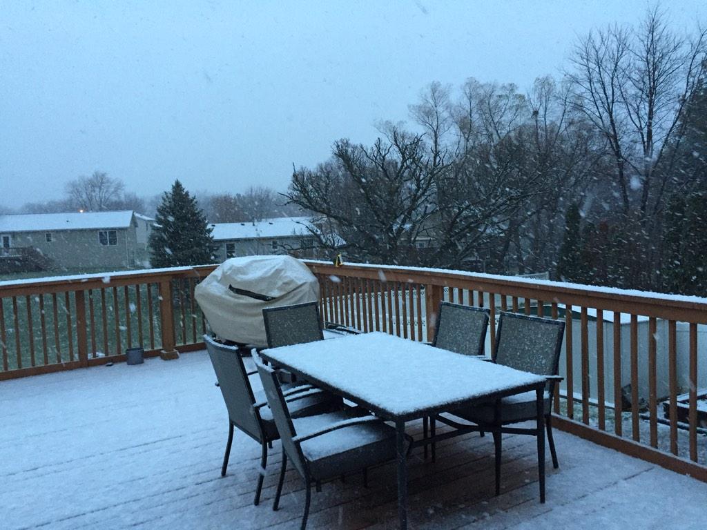 HenselScience's tweet image. Light snow or #minisnowballs