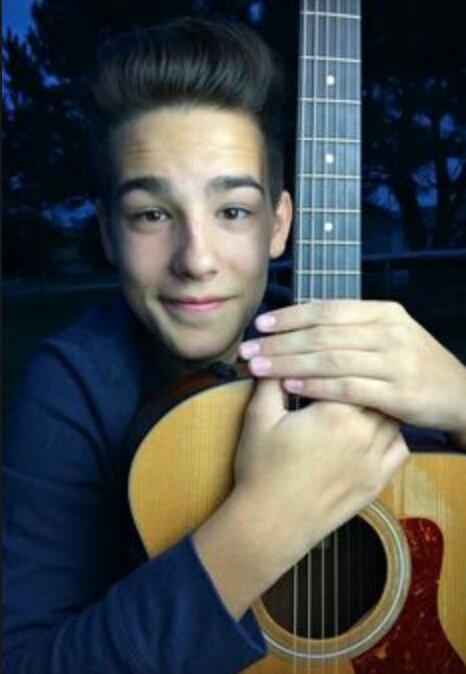 HAPPY BIRTHDAY TO JACOB WHITESIDES, AWW OMG YOUR THE CUTEST THINGS ILYSM YOUR FINALLY 17! 