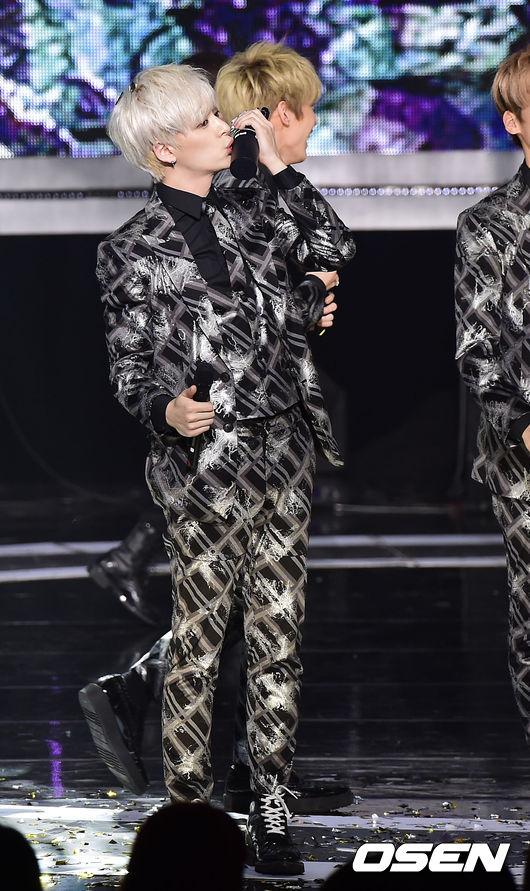 G_GirlFriend's tweet photo. [NEWS PIC] 141111 SBS MTV The Show - Donghyun (cr:한국경제TV,MBNstar, OSEN&amp;뉴스엔) #BOYFRIEND1stWin http://t.co/ynZU5mQ3Ph
