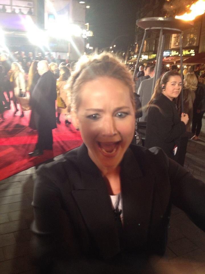 Lexialove13's tweet photo. #JenniferLawrence 's face when I gave her m&amp;m's - "do u want some m&amp;m's" ~ "yeah sure!" *grabbed them out of my hand! http://t.co/TvWviNSW2K