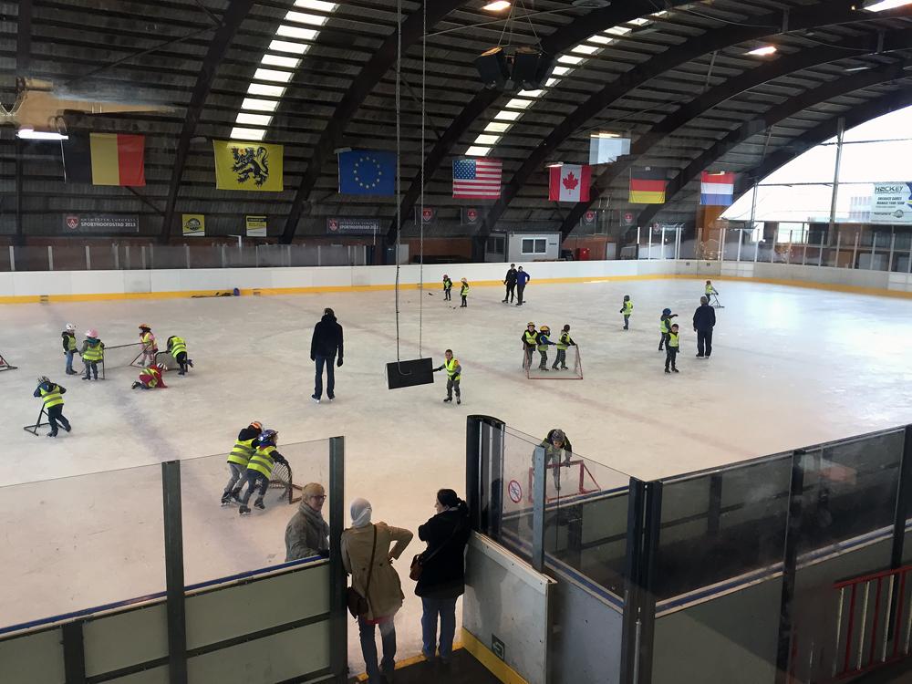 AntwerpPhantoms's tweet photo. Kleuters smaken ijshockeyclub Antwerp Phantoms op ‘KLEUTERMENU’ http://t.co/0niz5dEgfG @SportingA_ @Sportvanhetjaar http://t.co/1CtClEvEjB