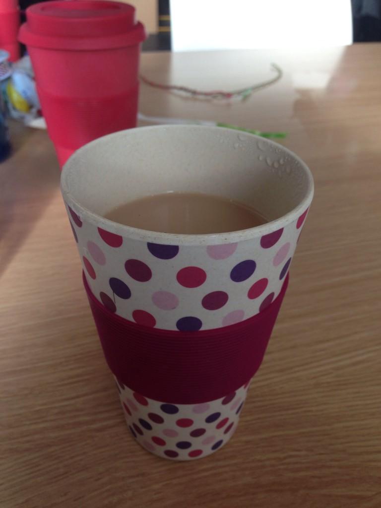 NO_plasticbags's tweet photo. Enjoying my after lunch tea from my reusable cup @CuppaCampaign #gottahottie http://t.co/wUPdLOaeEc