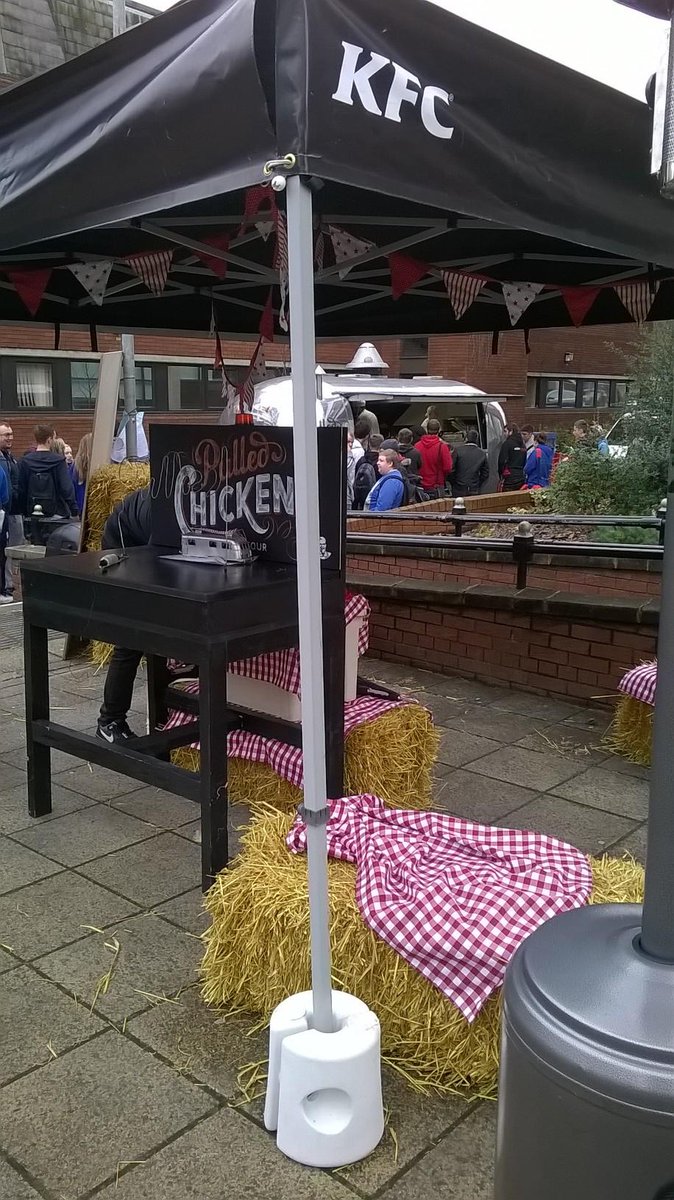 UCLanSU's tweet photo. Anybody hungry? @KFC_UKI popped over to see us for #PulledOnTour, promoting their new Pulled Chicken! http://t.co/94fcPUGyKw